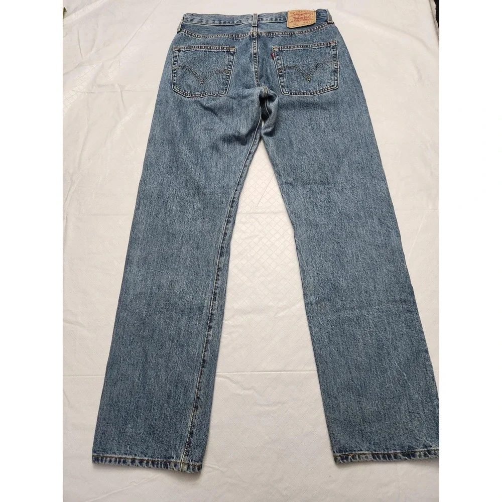 Levis 501 Jeans Mens 32x32 Blue Medium Wash Straight Leg Button Fly Denim Pants